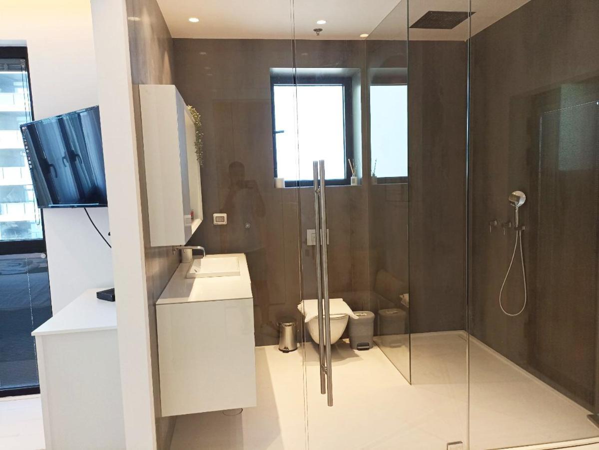 Apartamento Yalarent Sea-Breeze Penthouse With Jacuzzi Bat Yam Exterior foto