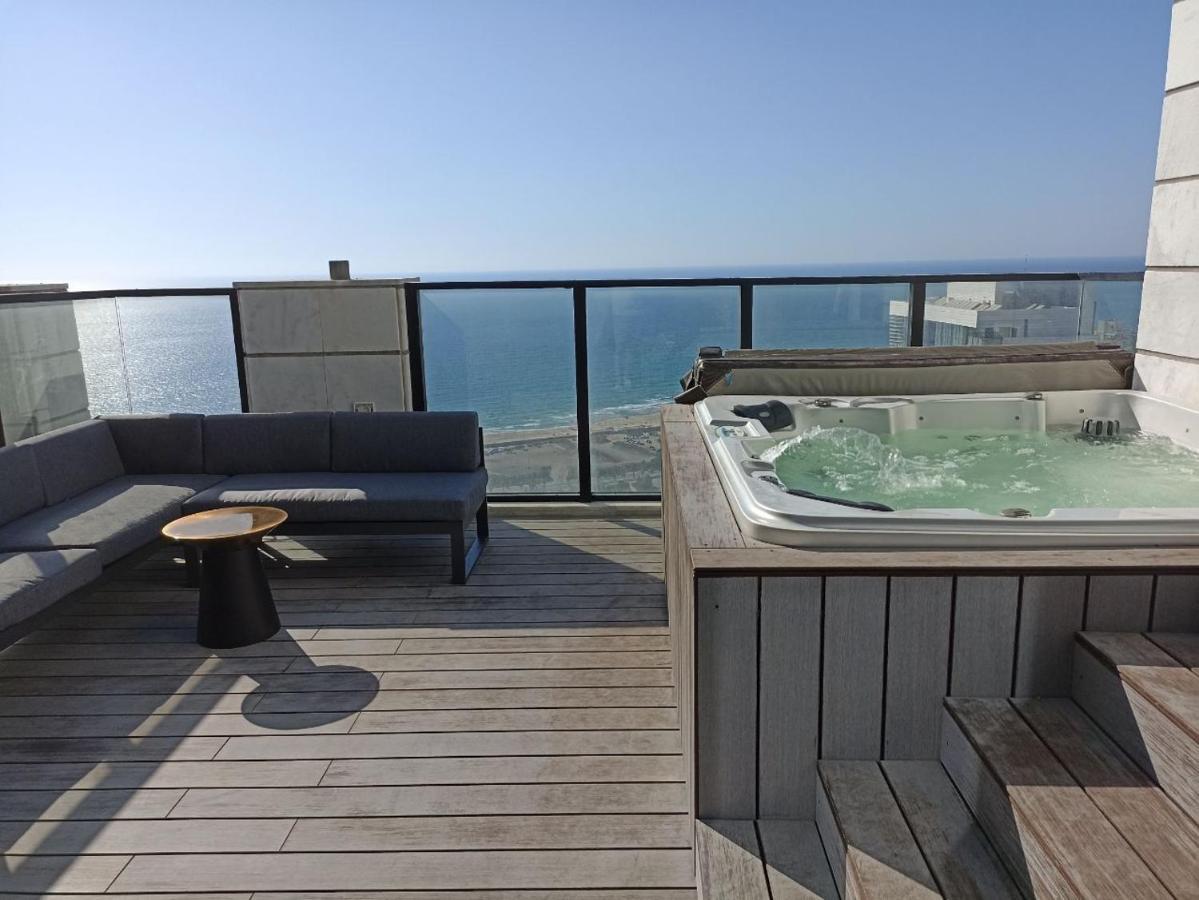 Apartamento Yalarent Sea-Breeze Penthouse With Jacuzzi Bat Yam Exterior foto