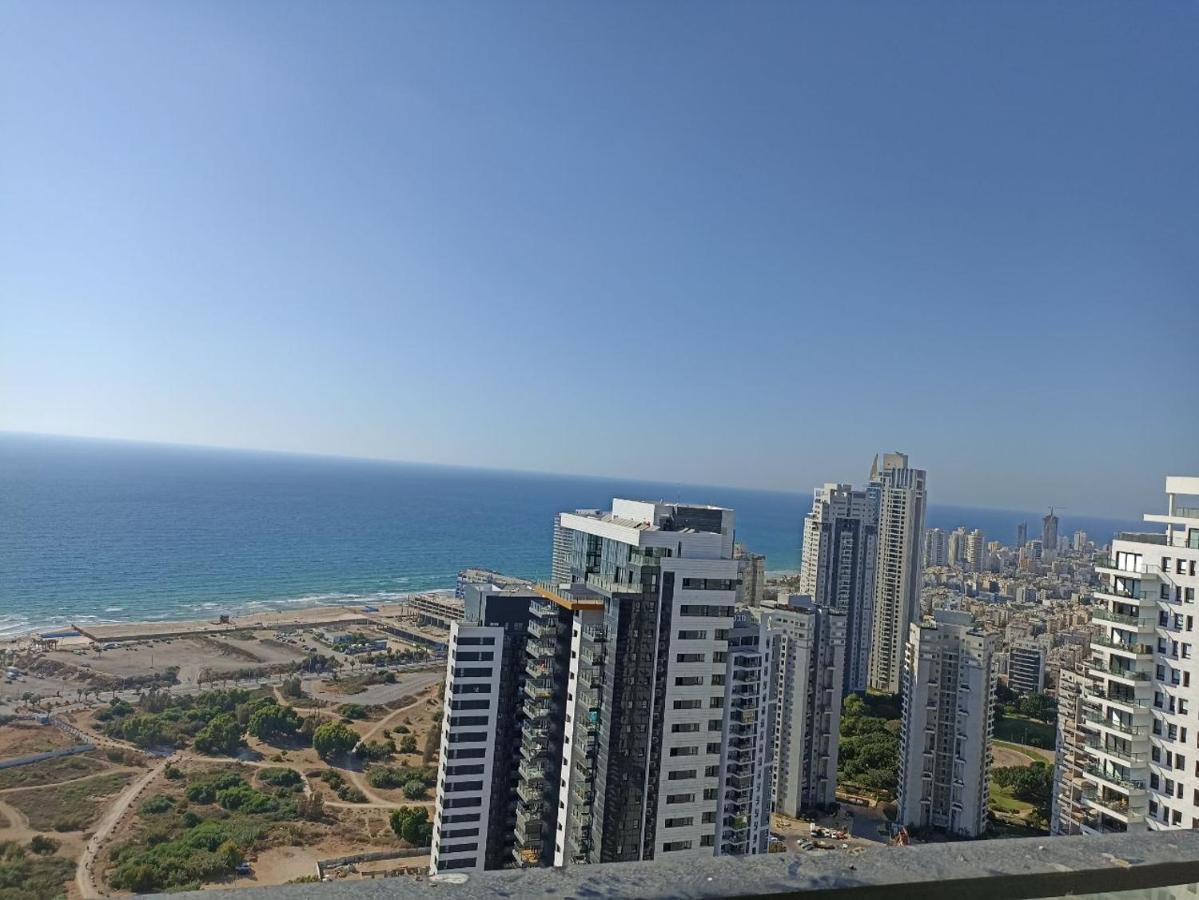 Apartamento Yalarent Sea-Breeze Penthouse With Jacuzzi Bat Yam Exterior foto