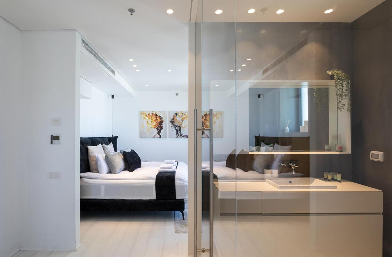 Apartamento Yalarent Sea-Breeze Penthouse With Jacuzzi Bat Yam Exterior foto