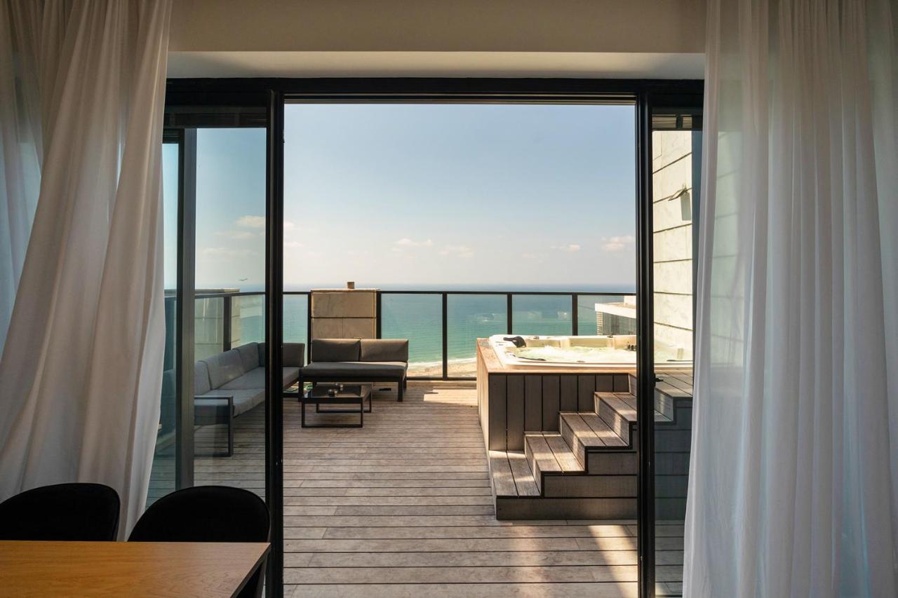 Apartamento Yalarent Sea-Breeze Penthouse With Jacuzzi Bat Yam Exterior foto