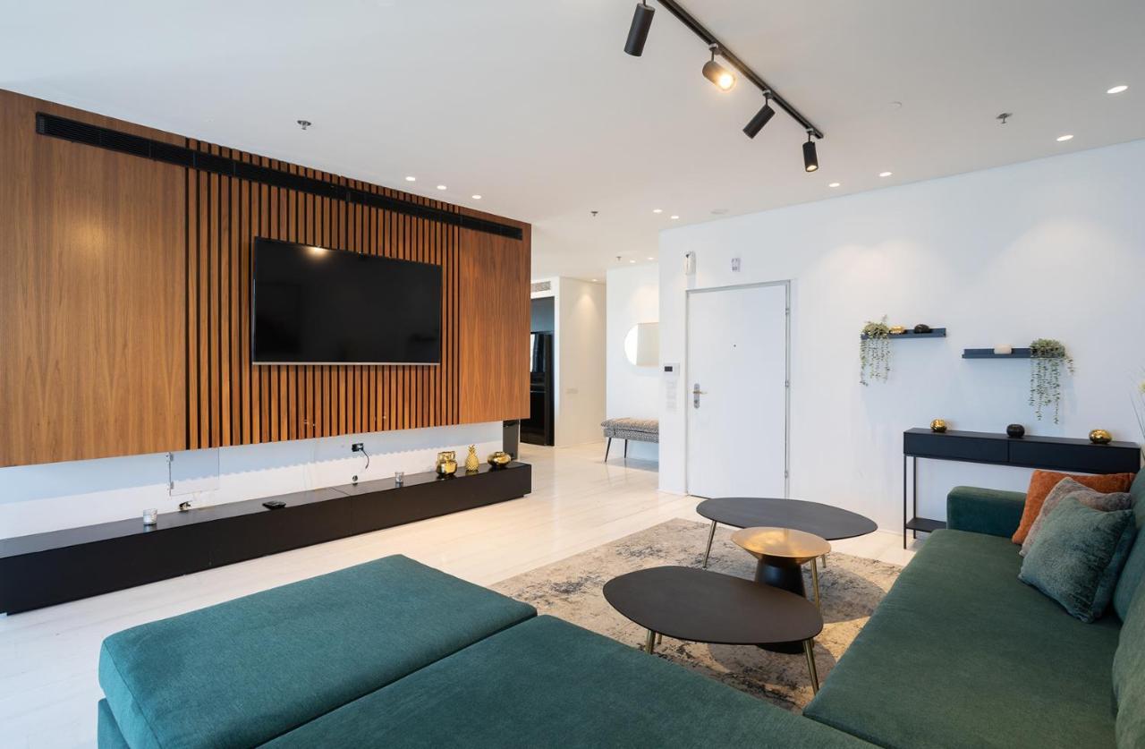 Apartamento Yalarent Sea-Breeze Penthouse With Jacuzzi Bat Yam Exterior foto