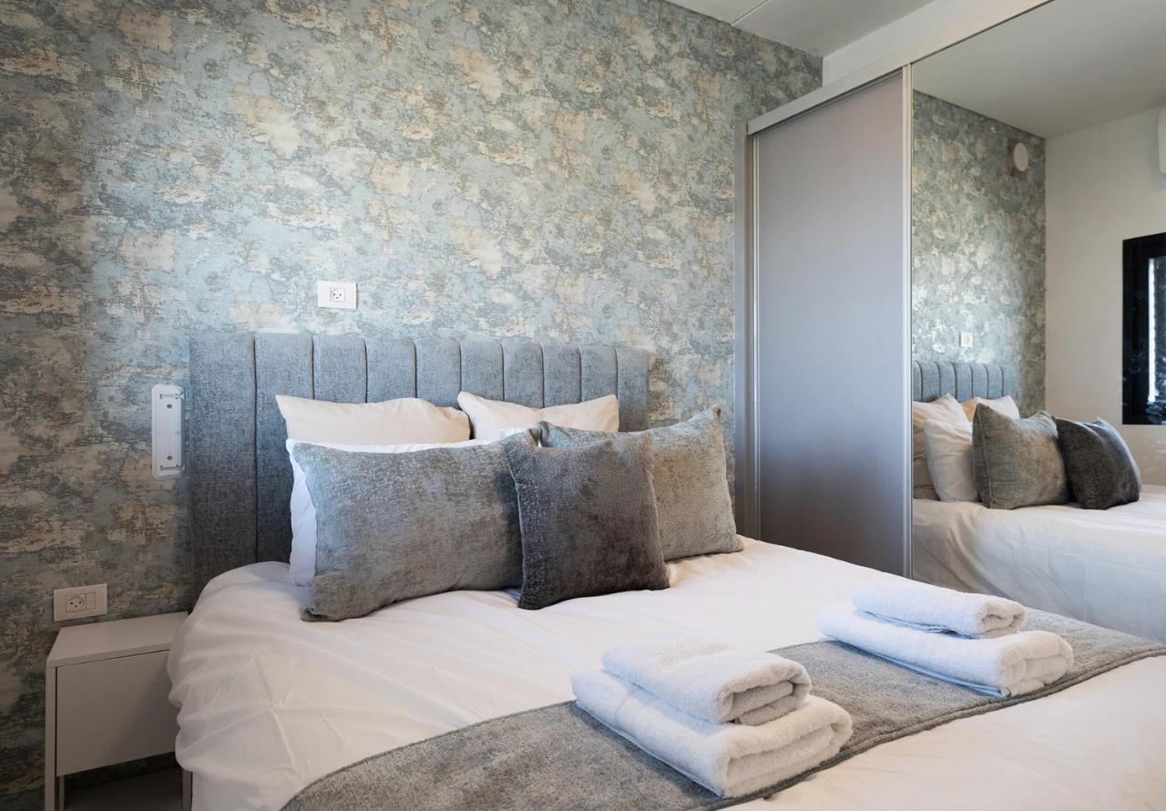 Apartamento Yalarent Sea-Breeze Penthouse With Jacuzzi Bat Yam Exterior foto