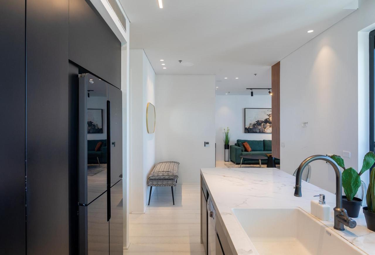 Apartamento Yalarent Sea-Breeze Penthouse With Jacuzzi Bat Yam Exterior foto