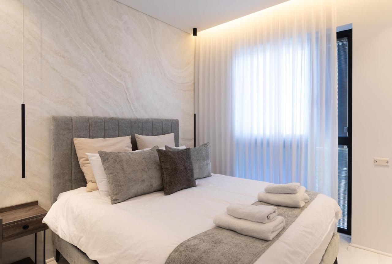 Apartamento Yalarent Sea-Breeze Penthouse With Jacuzzi Bat Yam Exterior foto