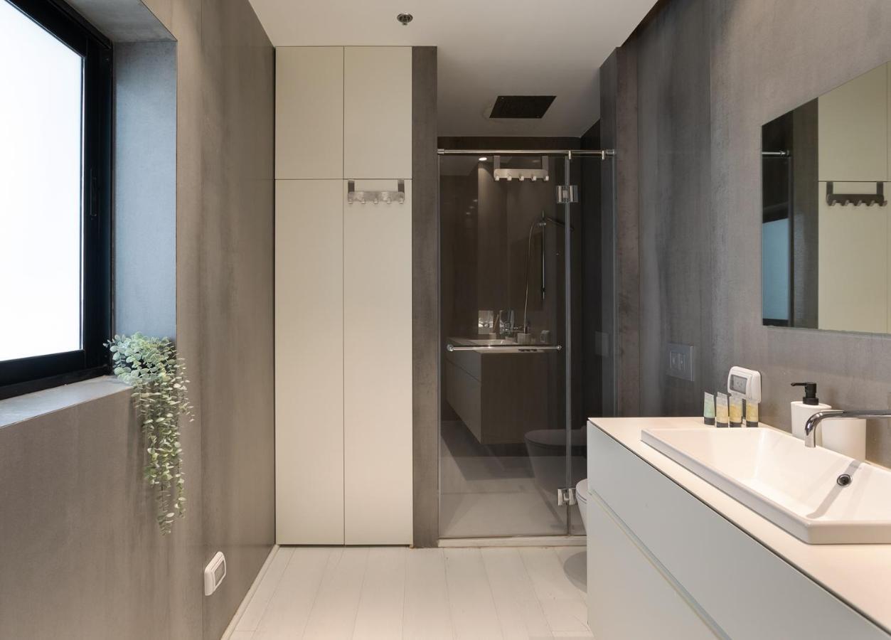 Apartamento Yalarent Sea-Breeze Penthouse With Jacuzzi Bat Yam Exterior foto