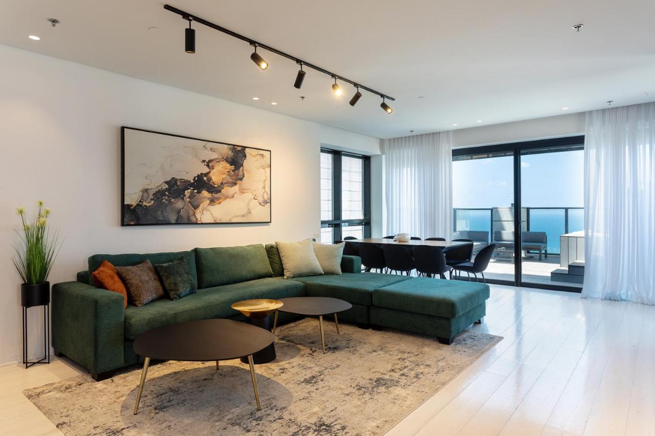 Apartamento Yalarent Sea-Breeze Penthouse With Jacuzzi Bat Yam Exterior foto