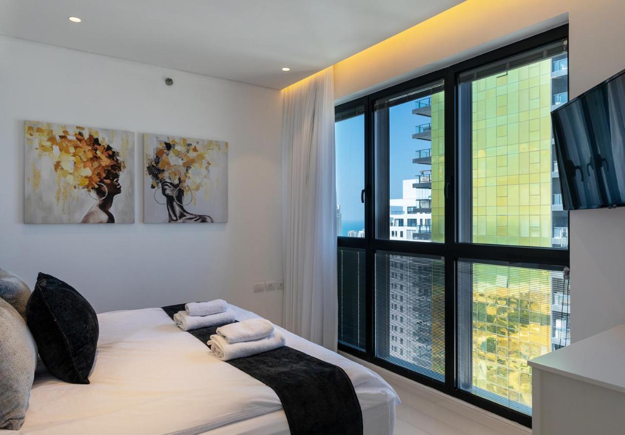 Apartamento Yalarent Sea-Breeze Penthouse With Jacuzzi Bat Yam Exterior foto