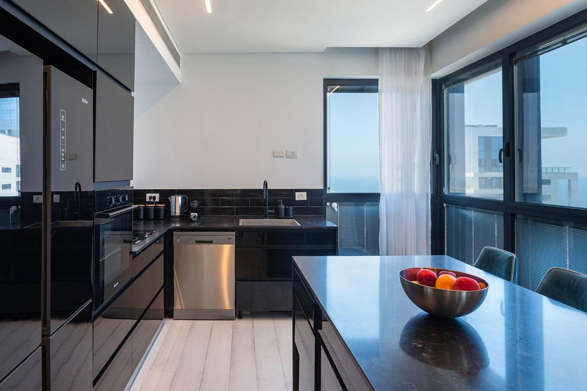 Apartamento Yalarent Sea-Breeze Penthouse With Jacuzzi Bat Yam Exterior foto