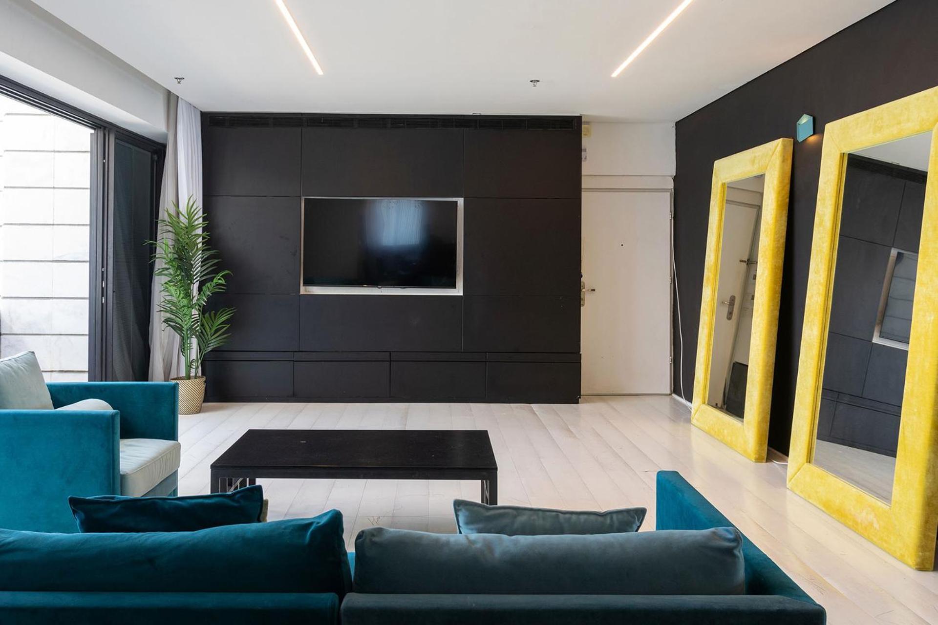 Apartamento Yalarent Sea-Breeze Penthouse With Jacuzzi Bat Yam Exterior foto