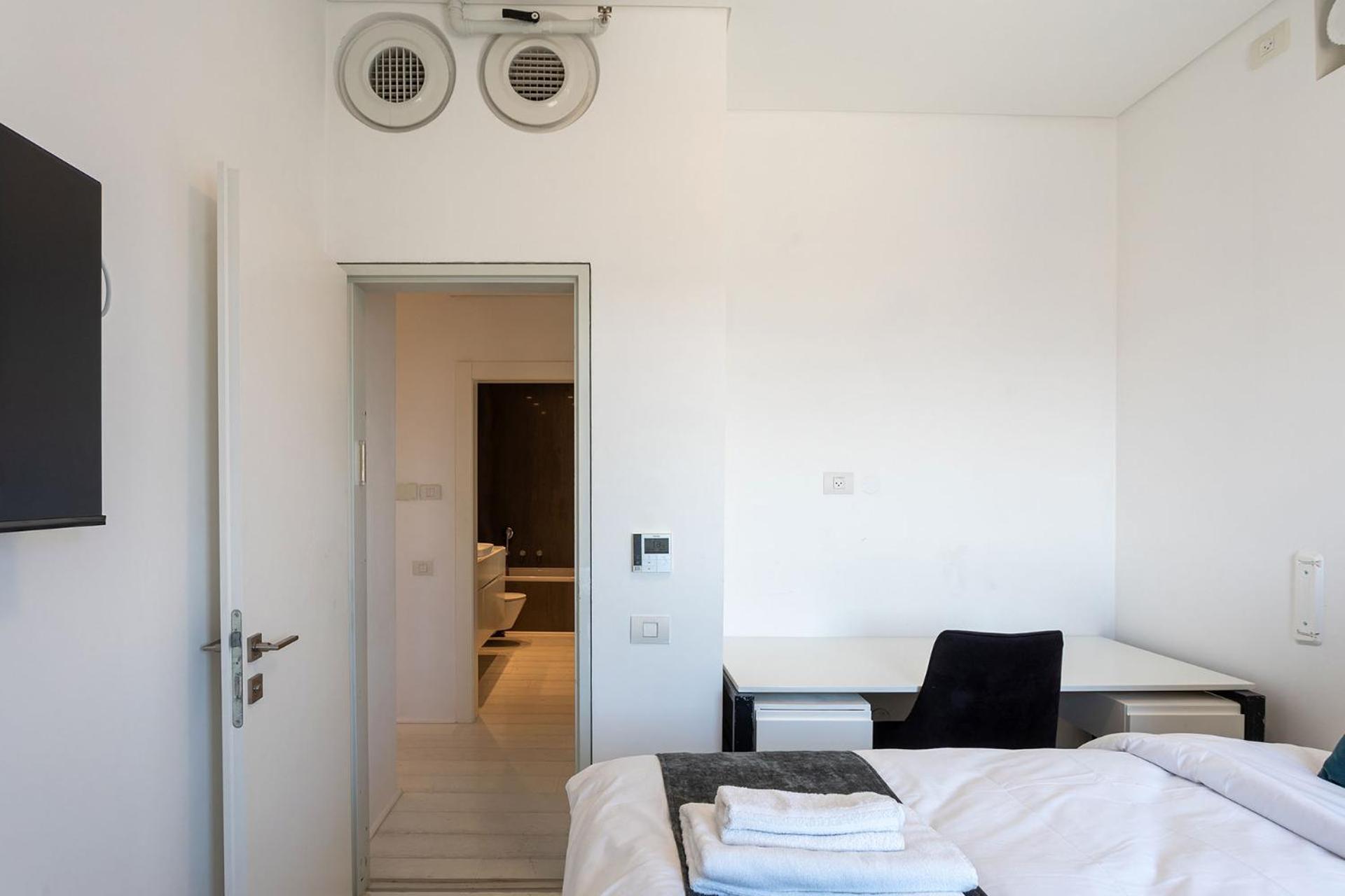Apartamento Yalarent Sea-Breeze Penthouse With Jacuzzi Bat Yam Exterior foto